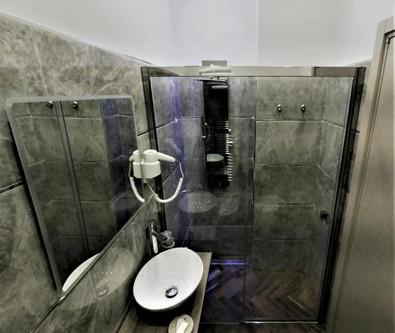 Royal Rooms Luxury Suite Naples 3*,  Italy
