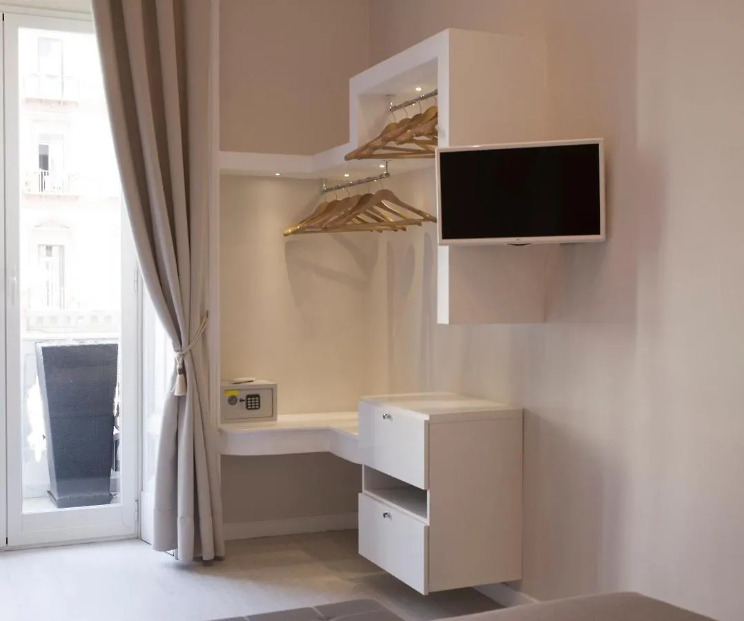*** Guest house Royal Rooms Luxury Suite Naples Italy