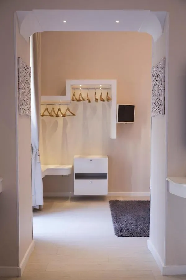 Royal Rooms Luxury Suite Naples 3*,  Italy