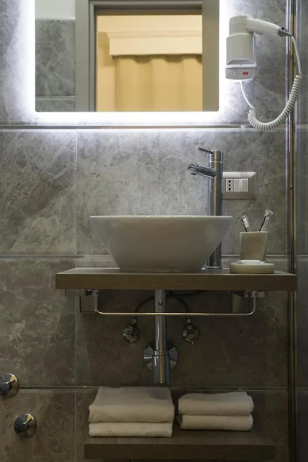 Royal Rooms Luxury Suite Naples Italy